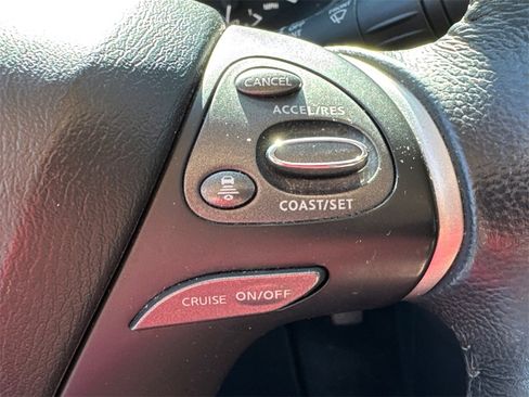 Used 2020 Nissan Pathfinder SV image 25