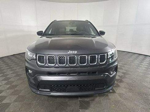 Used 2024 Jeep Compass Latitude w/ Sun and Sound Group AWD/4WD image 8