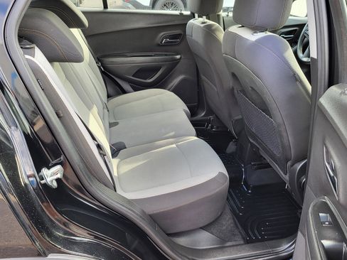 Used 2018 Chevrolet Trax LS w/ LPO, Cargo Package FWD image 11