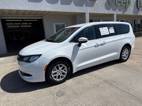 Used 2023 Chrysler Voyager LX FWD image 1