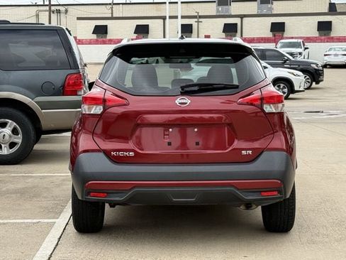 Used 2019 Nissan Kicks SR w/ SR Premium Package FWD image 5