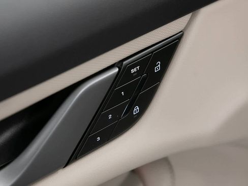 Certified 2025 Porsche Taycan image 19