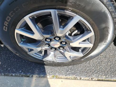 Used 2023 GMC Acadia SLT w/ Technology Package image 10