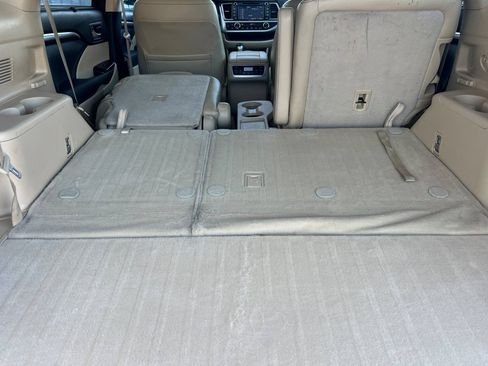 Used 2014 Toyota Highlander Limited Platinum FWD image 13