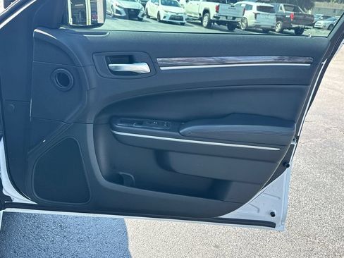 Used 2022 Chrysler 300 Touring L RWD image 15