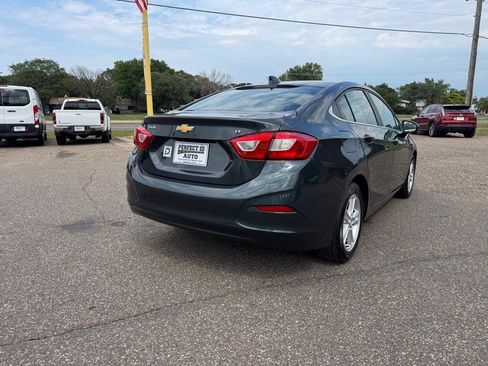 Used 2018 Chevrolet Cruze LT w/ Convenience Package FWD image 5