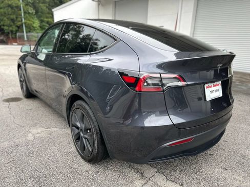 Used 2024 Tesla Model Y Long Range RWD image 5