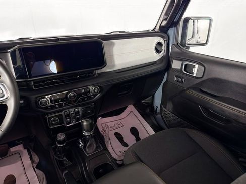 Used 2024 Jeep Wrangler Unlimited Sahara w/ Technology Group AWD/4WD image 23
