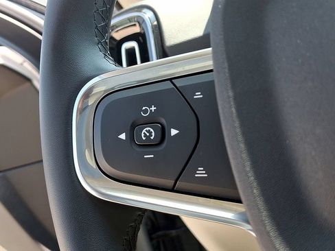 Certified 2026 Volvo XC40 B5 Plus AWD/4WD image 23