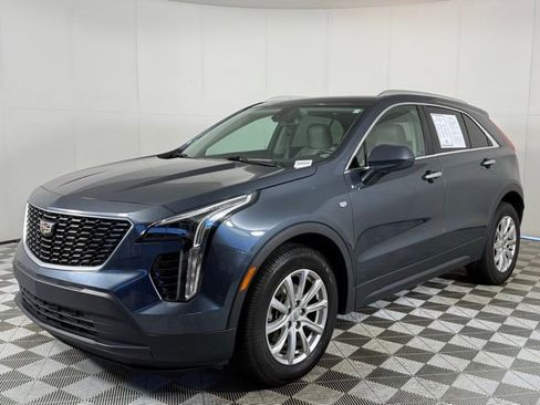 Used 2019 Cadillac XT4 Luxury w/ Cold Weather Package image 2