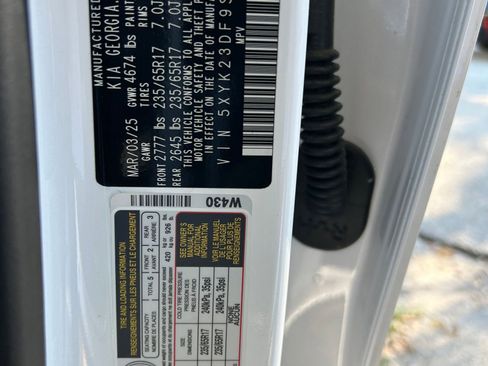 Used 2025 Kia Sportage LX image 9