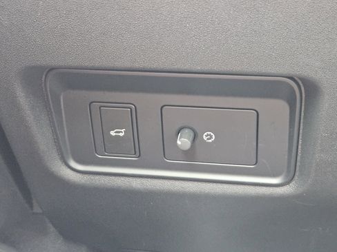 Used 2023 Jaguar E-PACE SE image 24