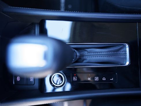 Used 2023 Nissan Kicks SR image 29