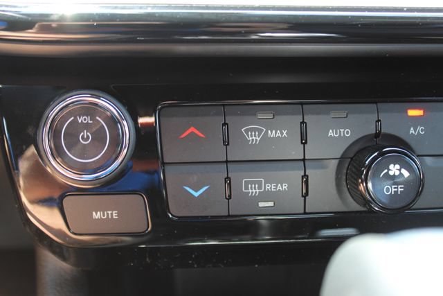 Used 2025 Jeep Compass Trailhawk AWD/4WD image 28