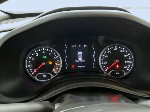 Used 2020 Jeep Renegade Latitude w/ Cold Weather Group image 12