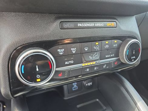 Certified 2022 Ford Escape Titanium AWD/4WD image 24