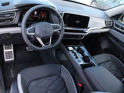 New 2025 Volkswagen Atlas Peak Edition SE image 8