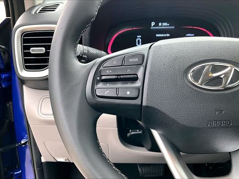 Certified 2025 Hyundai Venue SEL FWD image 24