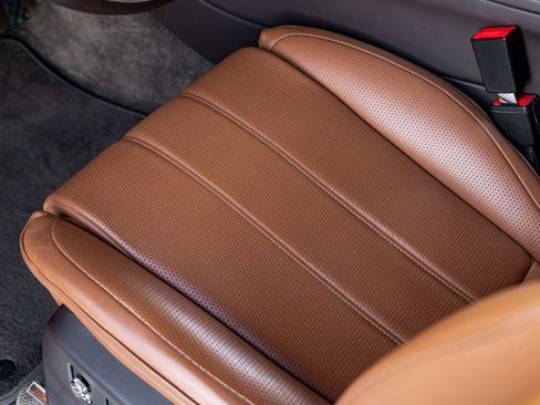 Certified 2022 Bentley Bentayga image 18