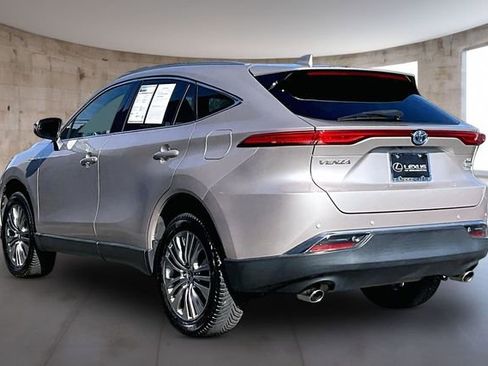 Used 2021 Toyota Venza XLE w/ Softex Package image 4