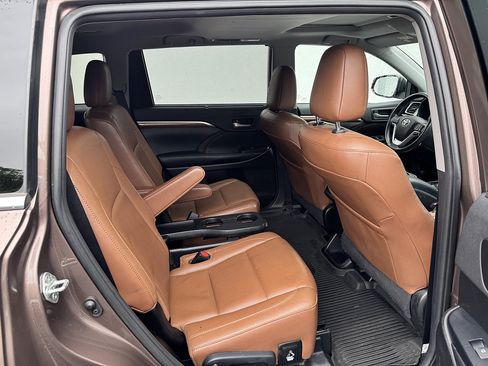 Certified 2019 Toyota Highlander Limited AWD/4WD image 13