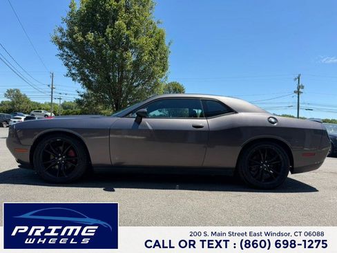 Used 2017 Dodge Challenger SXT w/ Blacktop Package RWD image 4