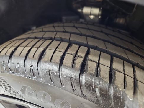 Used 2022 Tesla Model Y Long Range image 37