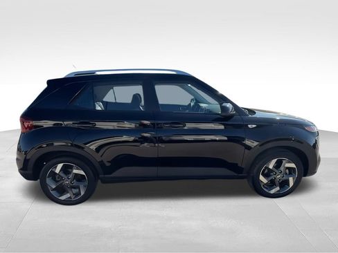 Used 2023 Hyundai Venue SEL FWD image 10