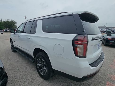 Used 2022 Chevrolet Suburban Z71 AWD/4WD image 5