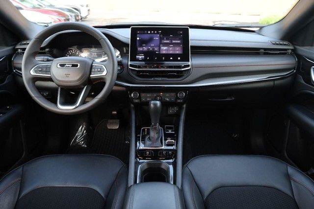 Used 2025 Jeep Compass Trailhawk AWD/4WD image 22