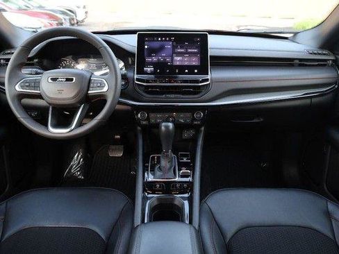 Used 2025 Jeep Compass Trailhawk AWD/4WD image 22