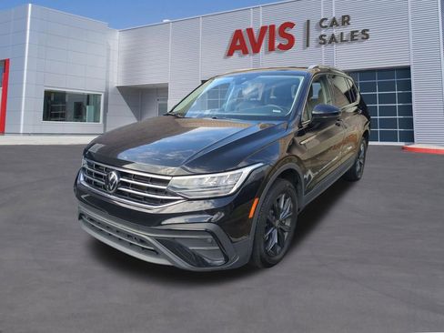 Used 2024 Volkswagen Tiguan SE image 1