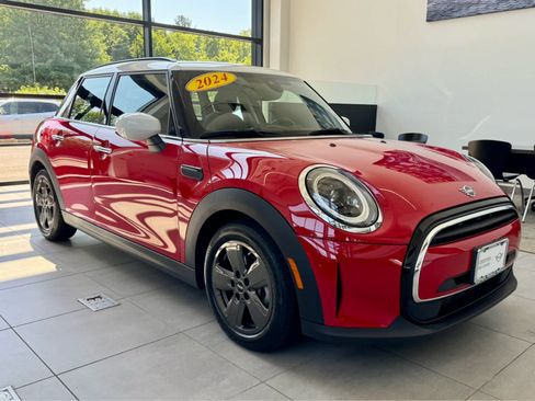 Used 2024 MINI Cooper 4-Door Hardtop FWD image 3