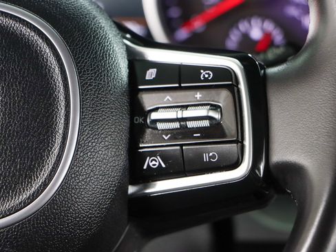 Used 2024 Kia Carnival LX image 14