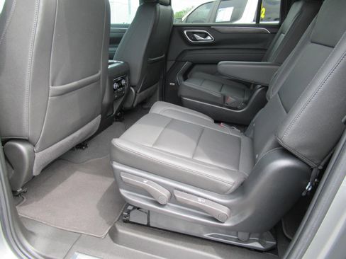 Used 2024 Chevrolet Suburban Z71 w/ Luxury Package AWD/4WD image 34