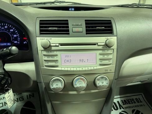 Used 2010 Toyota Camry LE image 14