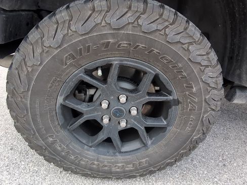 Used 2024 Jeep Wrangler Unlimited AWD/4WD image 8