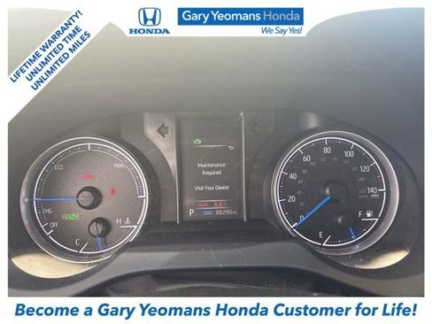 Used 2021 Toyota Venza LE image 1