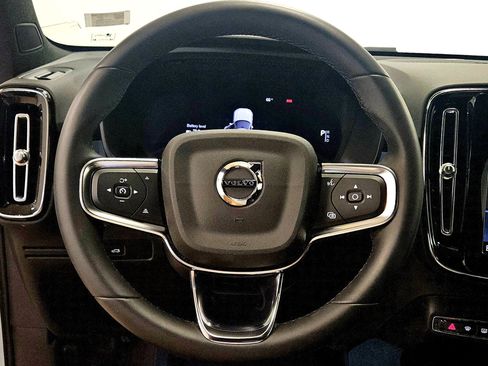Used 2023 Volvo XC40 Recharge Ultimate AWD/4WD image 38