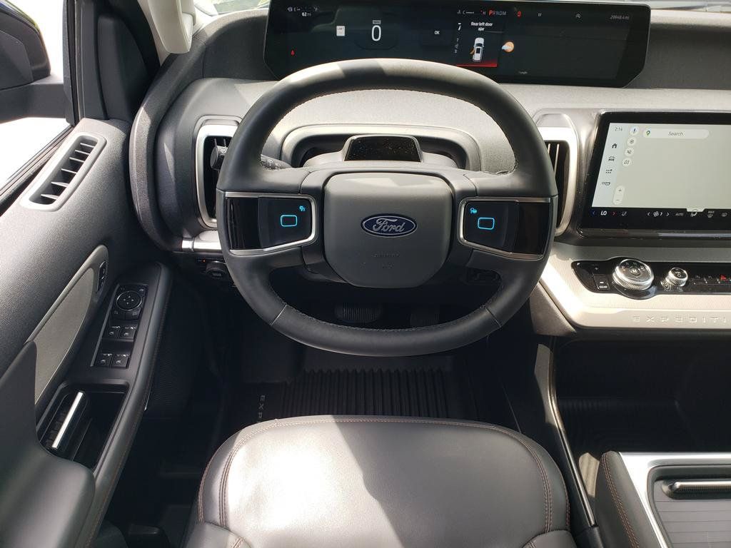 Used 2025 Ford Expedition Active AWD/4WD image 17