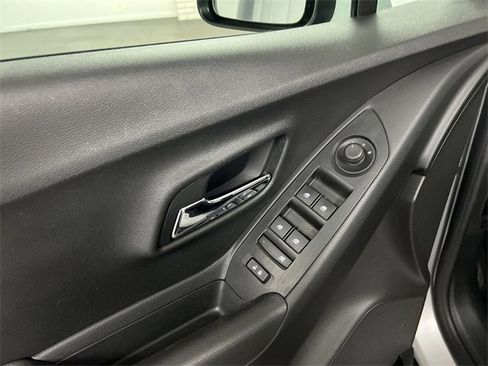 Certified 2018 Chevrolet Trax LS image 21