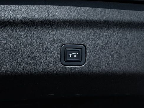 Used 2022 Chevrolet Tahoe Z71 w/ Luxury Package image 52