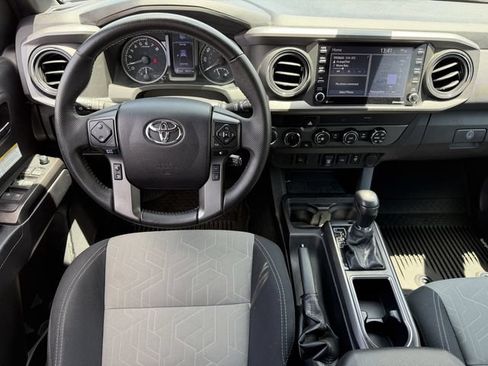 Used 2020 Toyota Tacoma TRD Off-Road AWD/4WD image 12