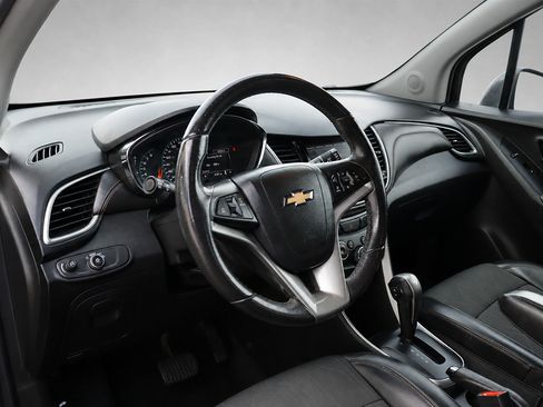 Used 2022 Chevrolet Trax LT w/ LT Convenience Package AWD/4WD image 26