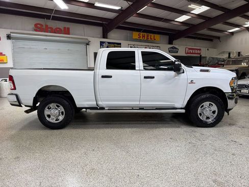 Used 2024 RAM 2500 Tradesman w/ Chrome Appearance Group AWD/4WD image 13