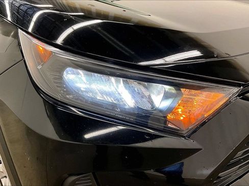 Used 2021 Toyota RAV4 LE AWD/4WD image 31