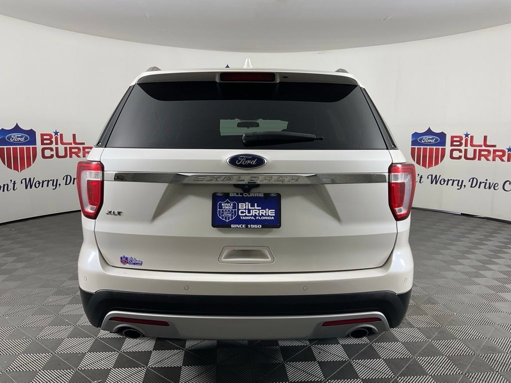 Used 2017 Ford Explorer XLT FWD image 4