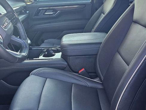 Used 2025 GMC Yukon Elevation w/ Elevation Premium Package AWD/4WD image 5