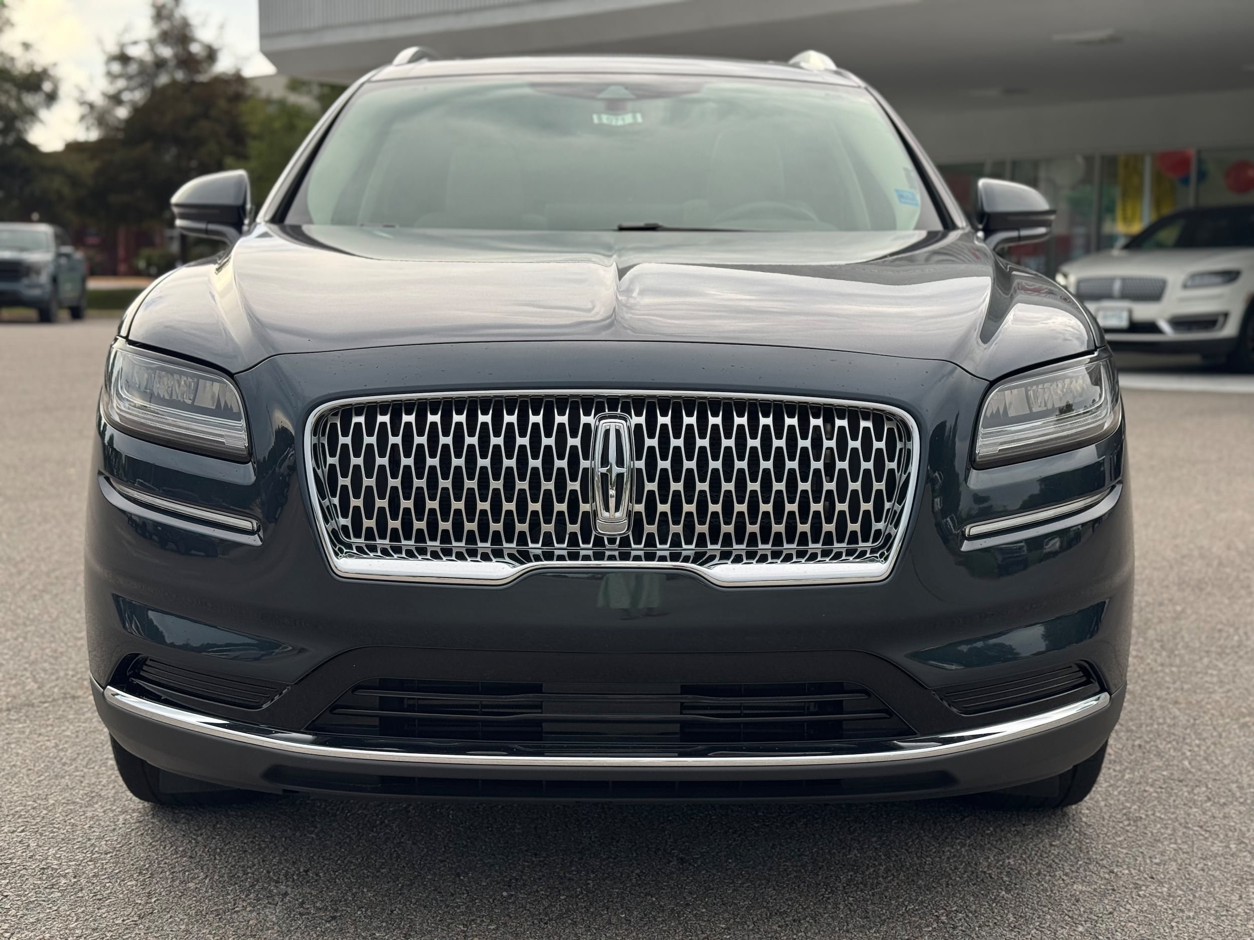 Used 2023 Lincoln Nautilus Reserve AWD/4WD image 3