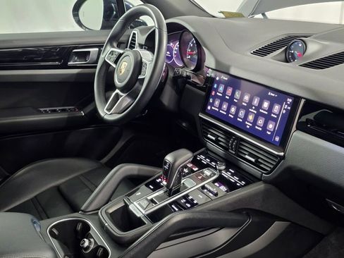 Certified 2023 Porsche Cayenne Platinum Edition AWD/4WD image 29